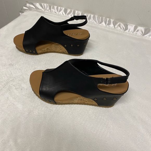 BAMBOO Shoes - Bamboo Studded Slingback Wedge Sandals wom size 10 new Velcro strap 3” heels